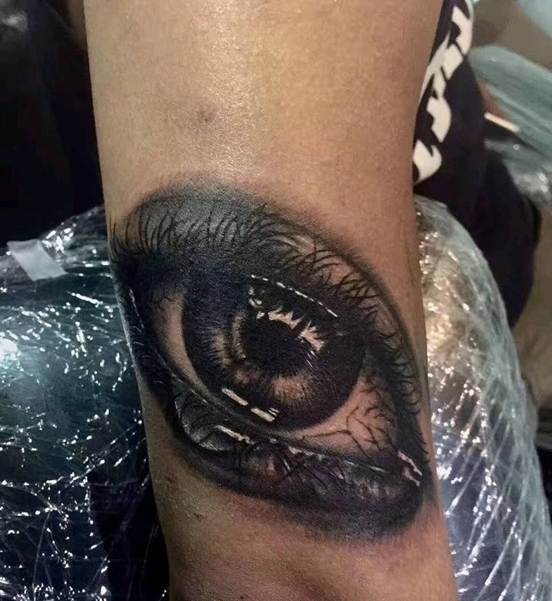 眼睛纹身图片_手臂纹身图案
