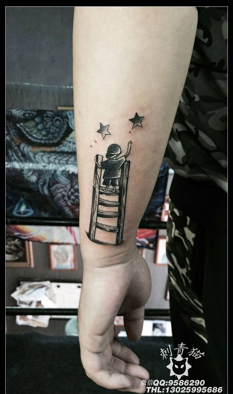 摘星星纹身图片_成品颈部欧美清新纹身图案