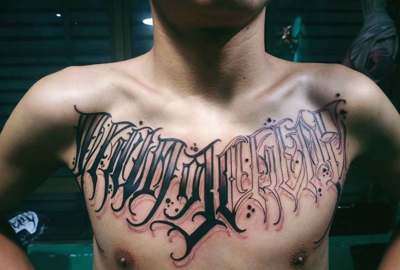 花体字花胸纹身图片_胸部图腾纹身图案