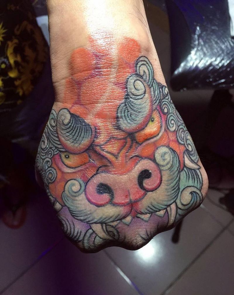 手背 唐狮纹身作品纹身图片