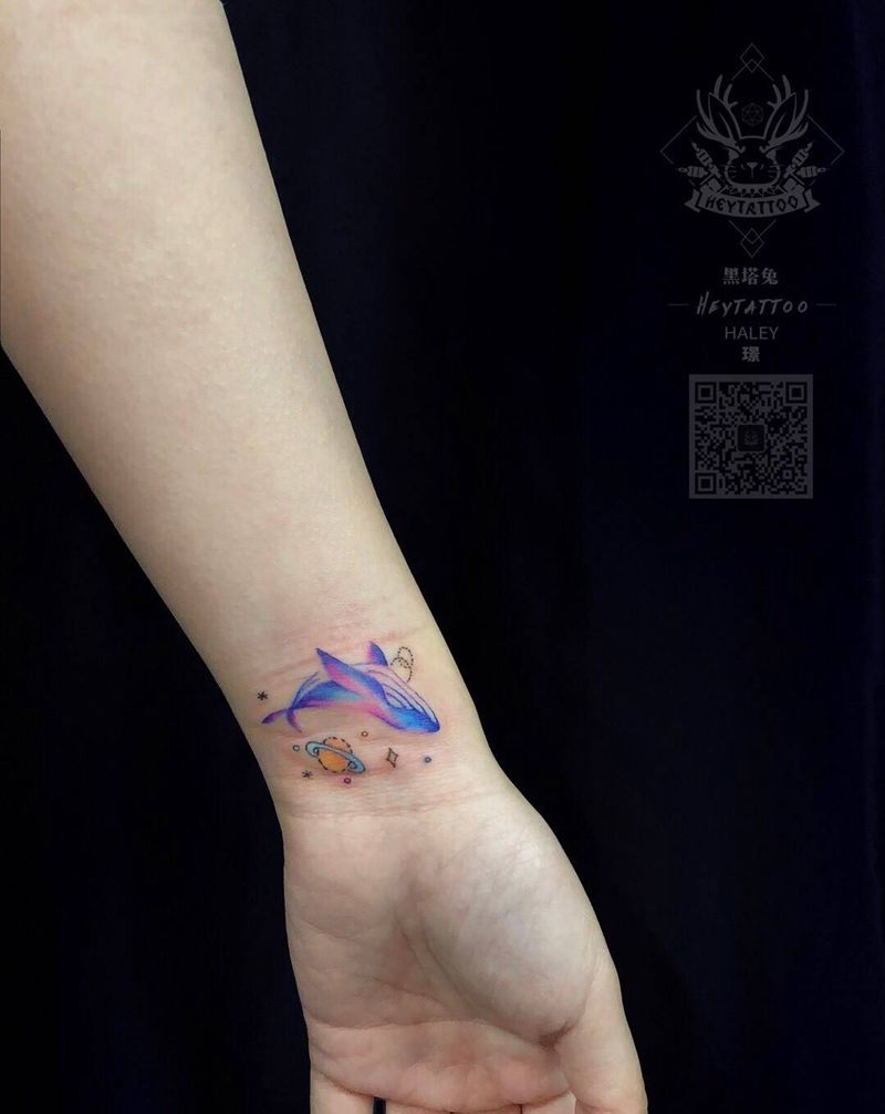 A whale纹身图片_清新成品手部动物纹身图案