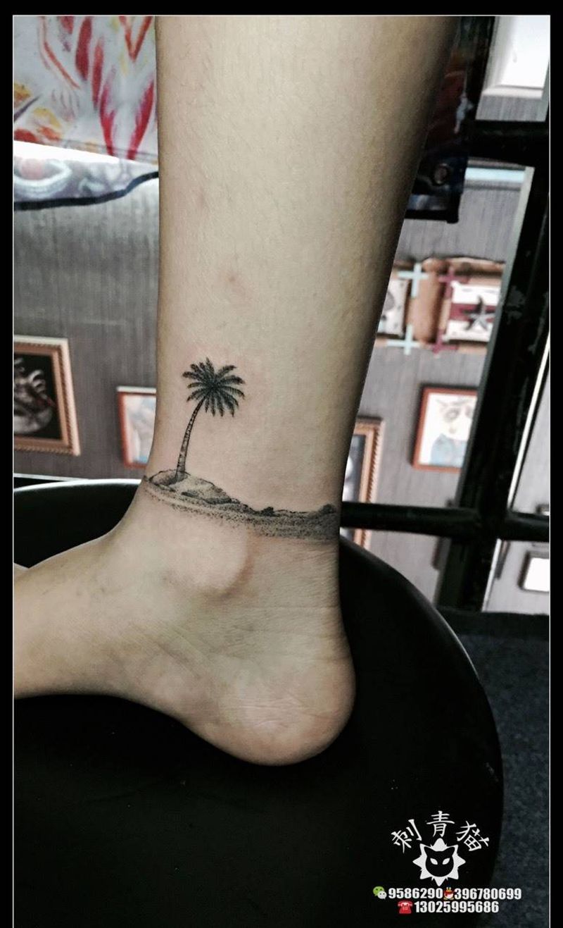 椰子树沙滩纹身图片_成品脚部腿部欧美清新植物点线点刺纹身图案