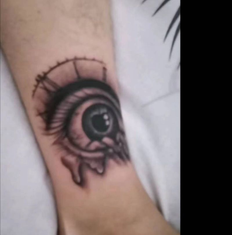眼睛纹身图片_腿部欧美写实纹身图案