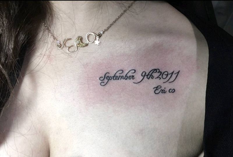 字母纹身图片_胸部肩部纹身图案