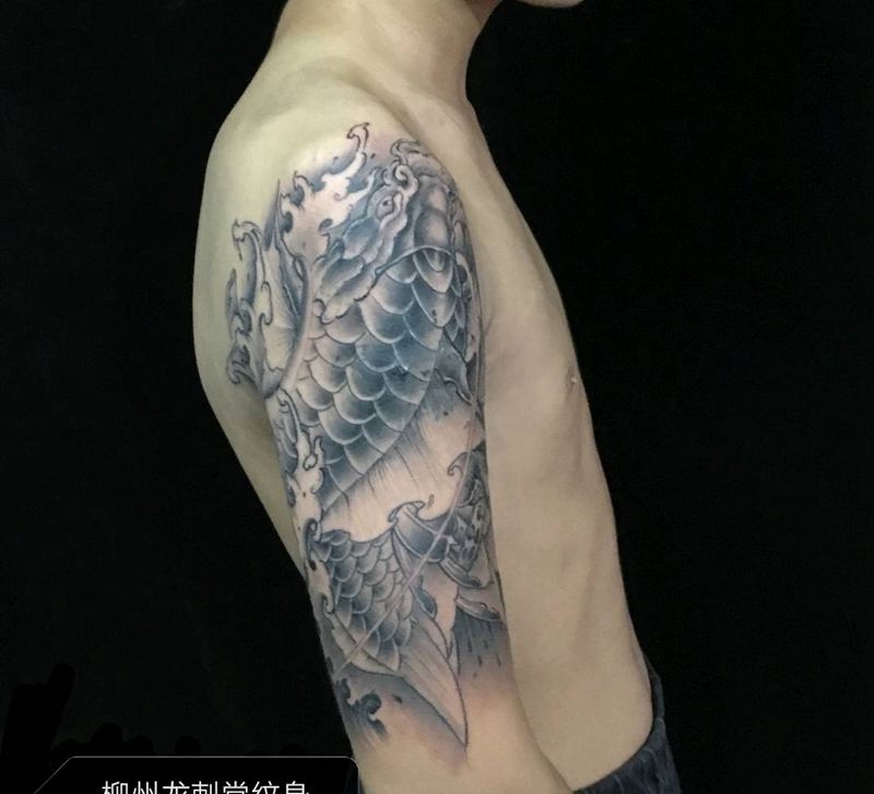 半臂鱼纹身图片_手臂鱼纹身图案