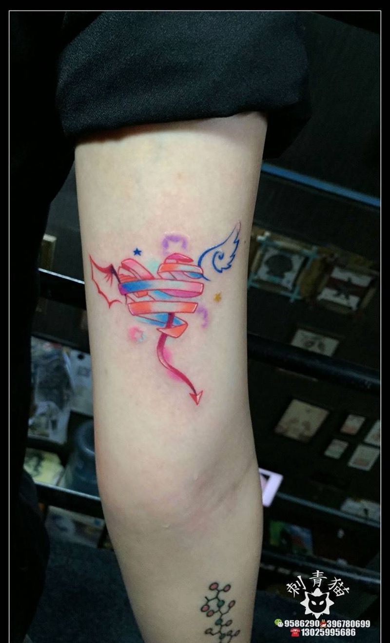 爱心纹身图片_成品手臂手部欧美清新水彩纹身图案