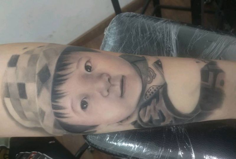 父亲的小棉袄纹身图片_欧美写实纹身图案