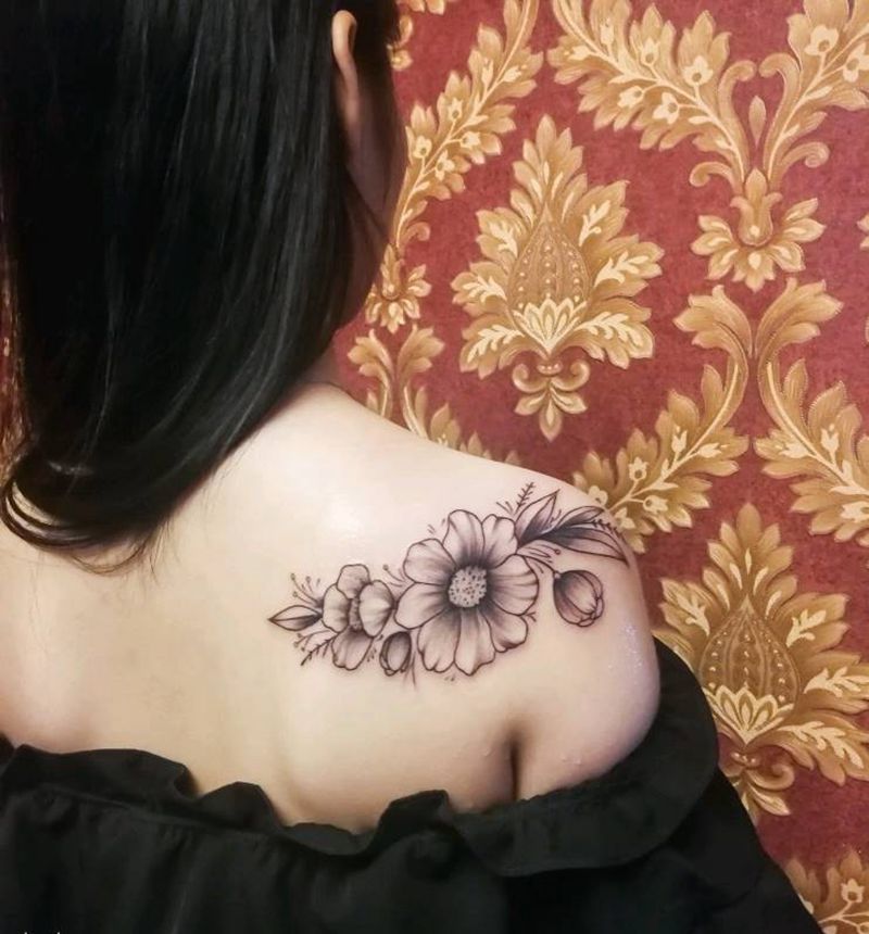 素花纹身图片_肩部素花纹身图案