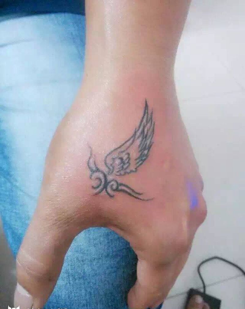 小翅膀纹身图片