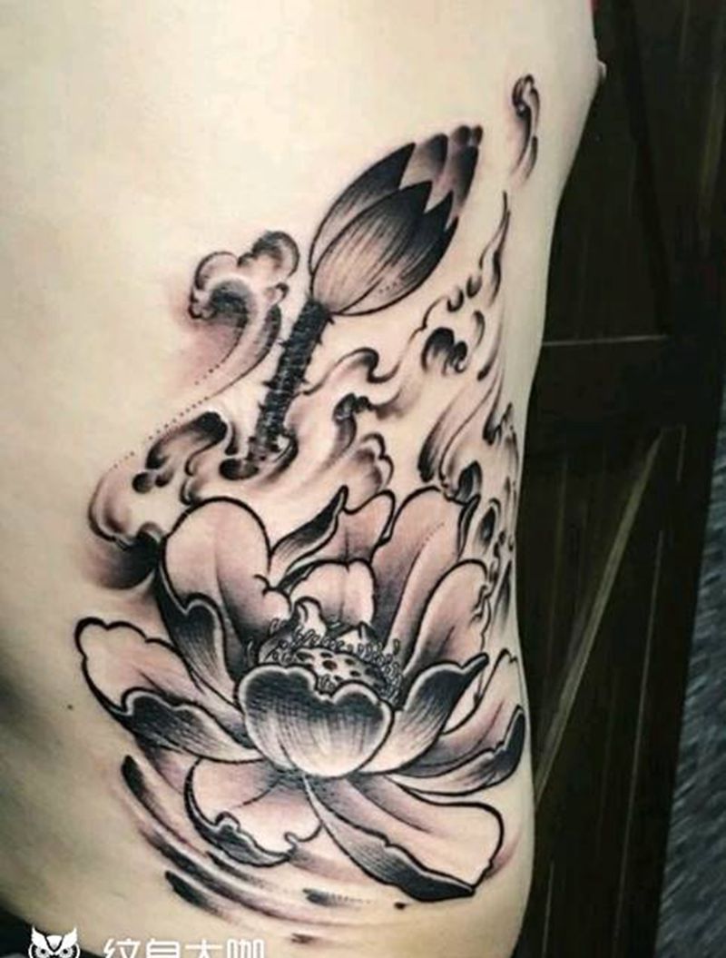 荷花纹身图片_肩部臀部腿部纹身图案