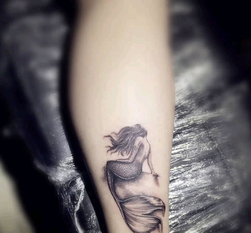 人鱼纹身图片_腿部手臂纹身图案