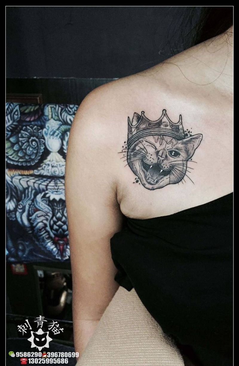 猫咪纹身图片_成品肩部胸部欧美清新动物猫咪纹身图案