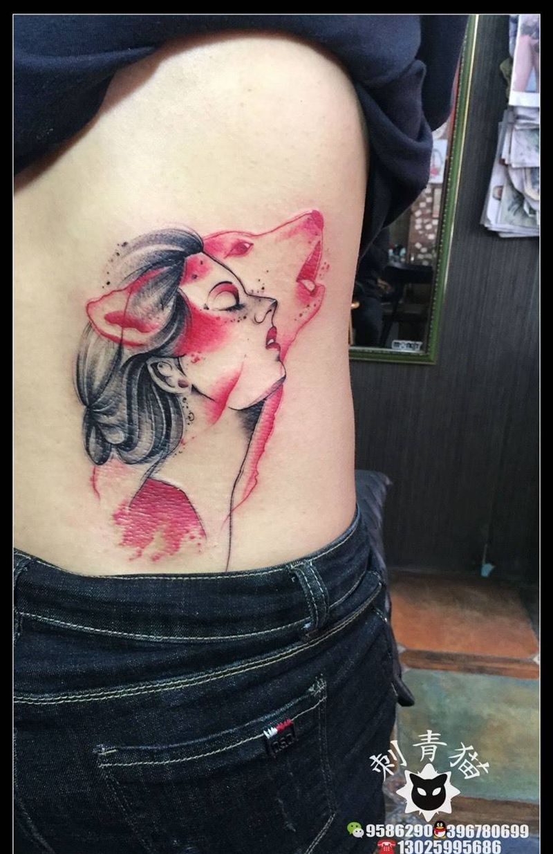 狼女纹身图片_成品腰部欧美清新人物动物水彩纹身图案
