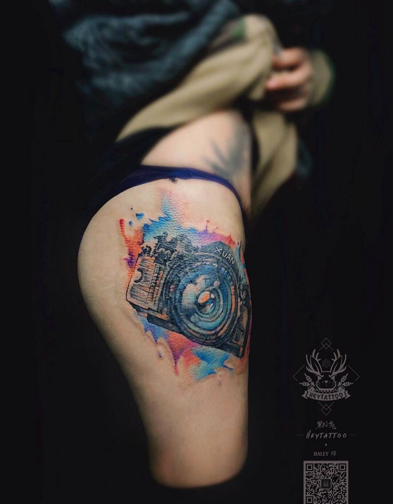水彩の相机纹身图片_臀部水彩纹身图案