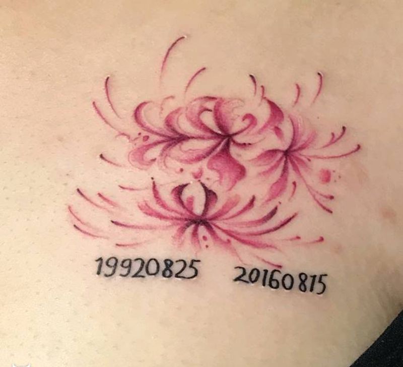 彼岸花纹身图片_胸部纹身图案