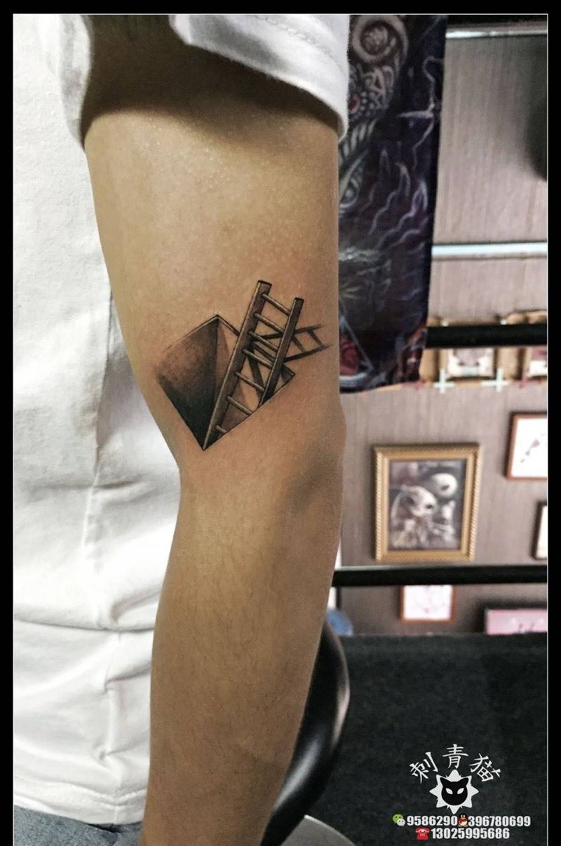 楼梯纹身图片_成品手臂手部欧美清新插画纹身图案