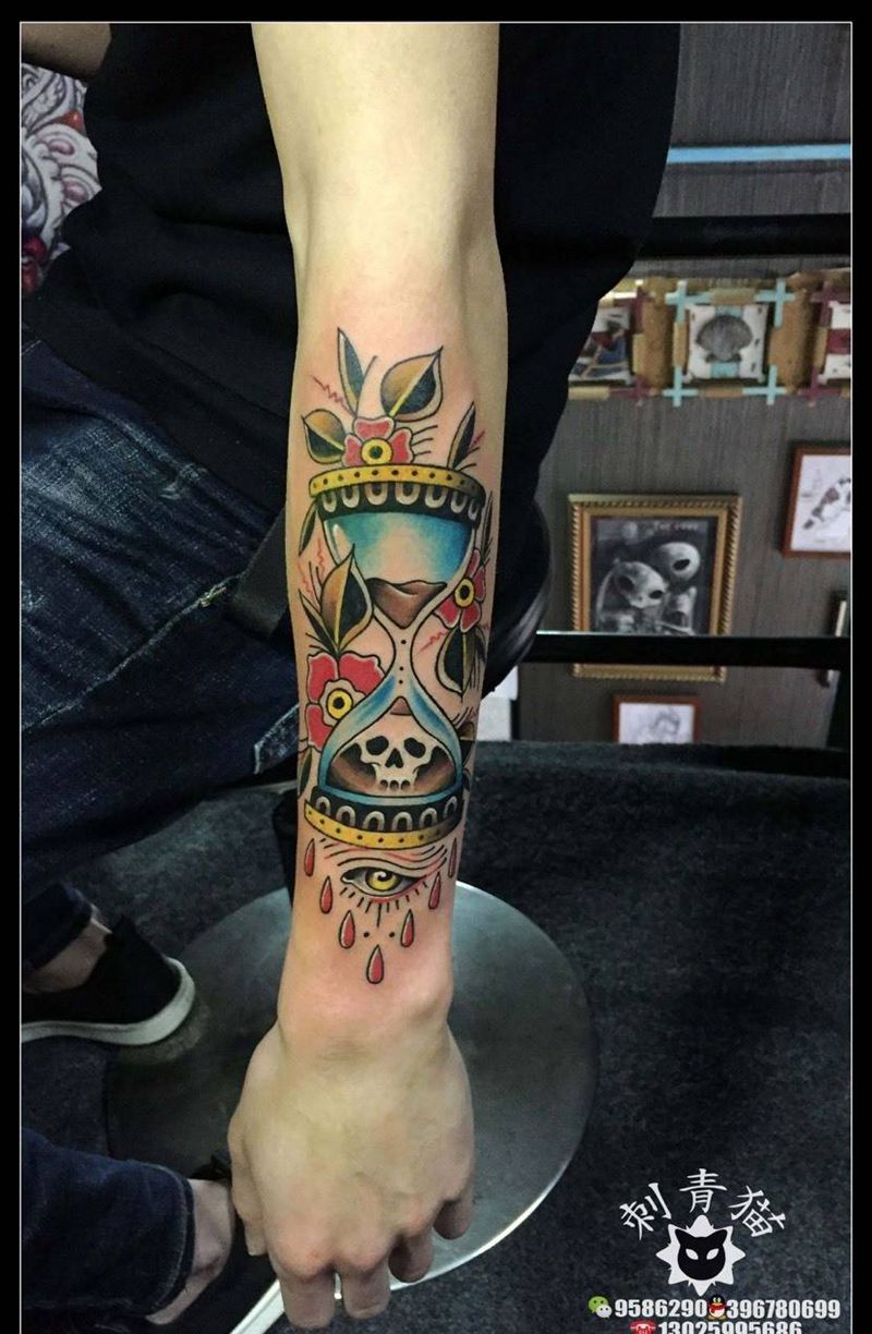 沙漏纹身图片_成品手臂手部欧美清新静物沙漏纹身图案