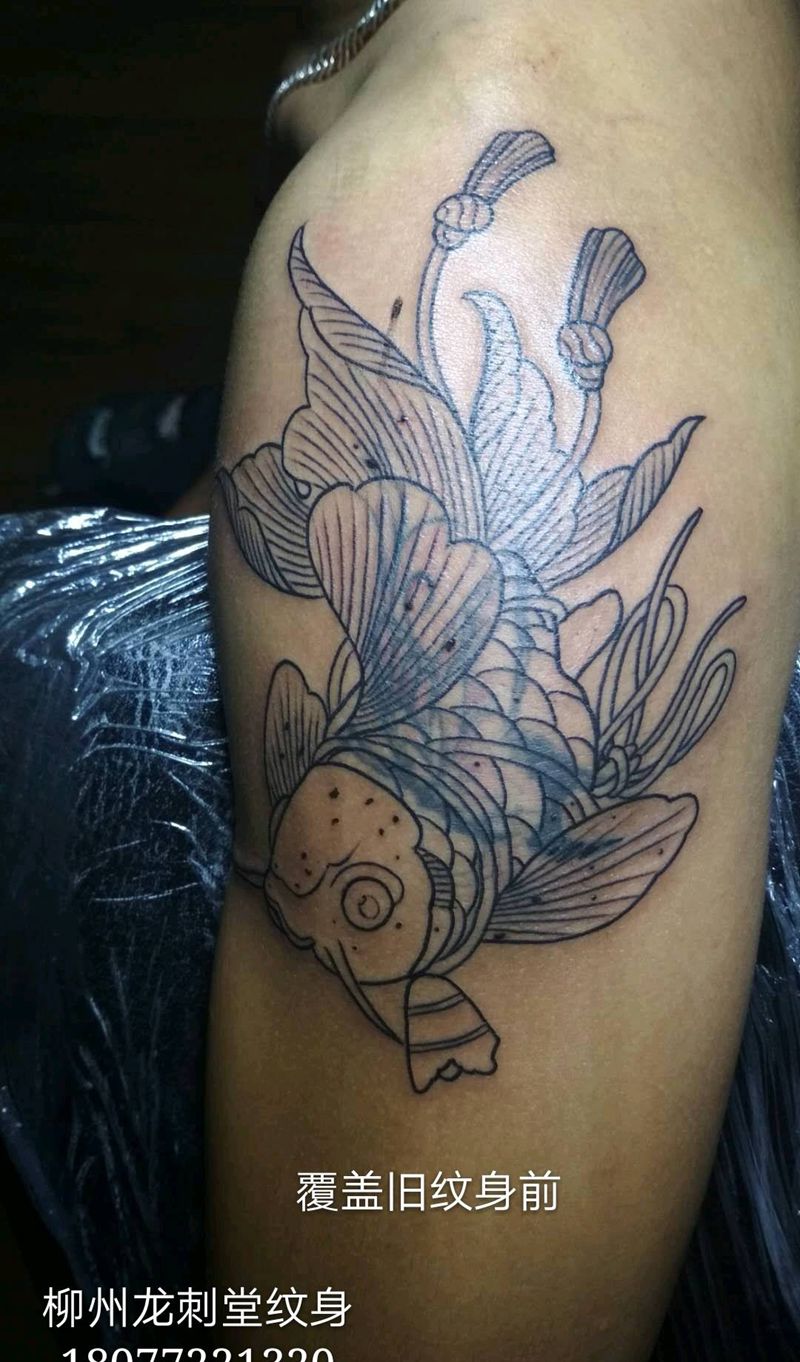 金鱼覆盖旧纹身纹身图片_手臂新传统鱼纹身图案