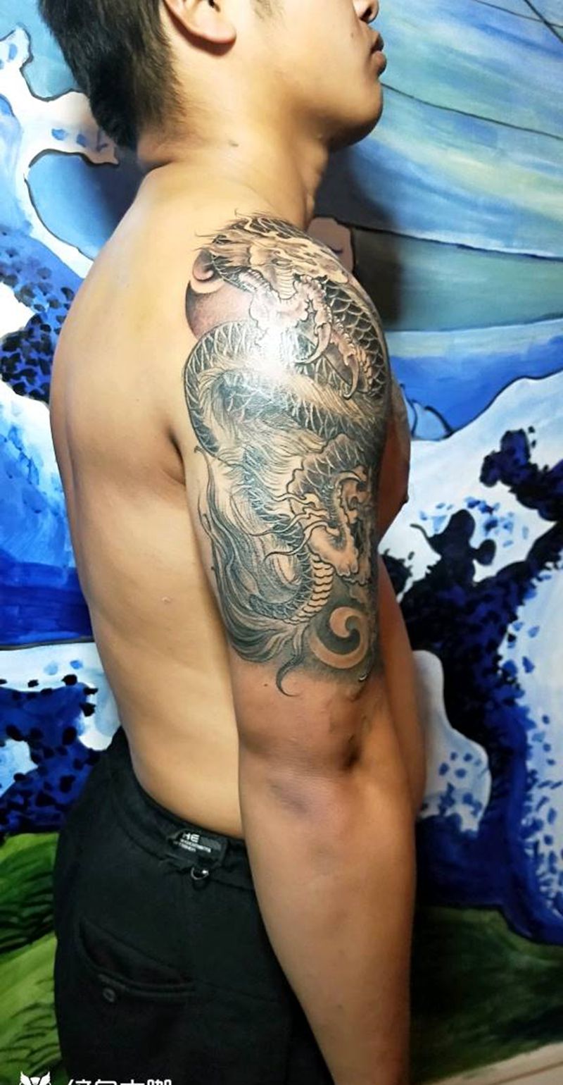 半甲遮盖纹身图片