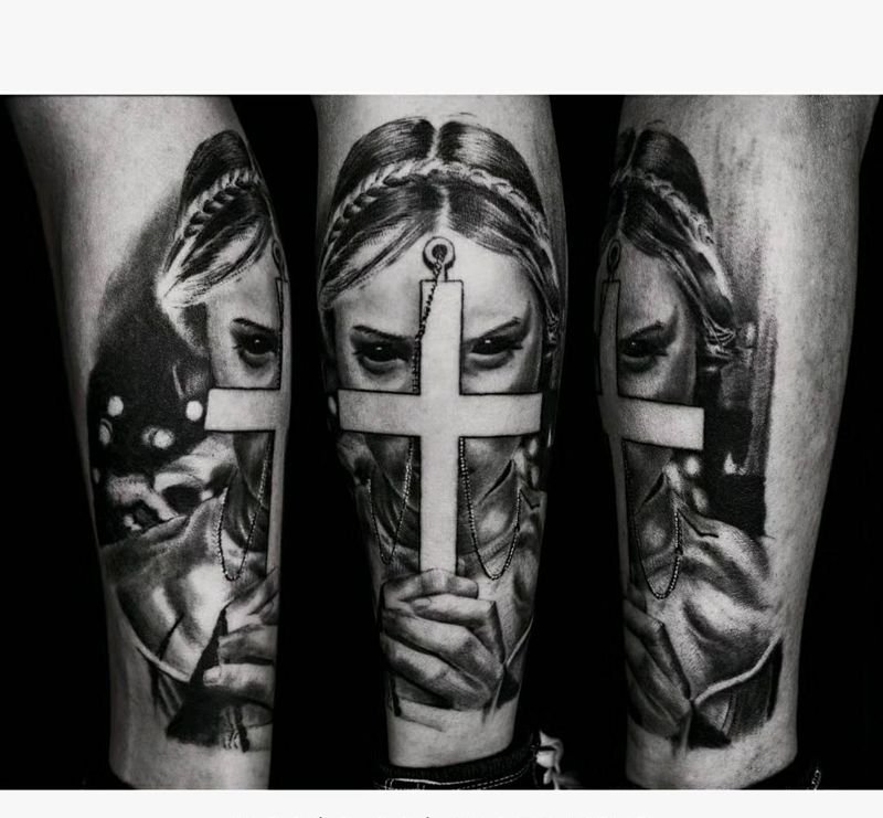 黑化修女纹身图片_脚部腿部欧美写实纹身图案