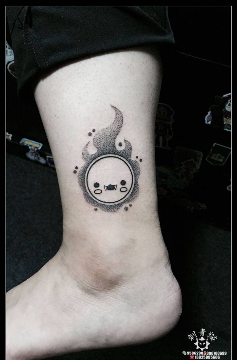 小怪物纹身图片_成品腿部脚部欧美清新点线纹身图案