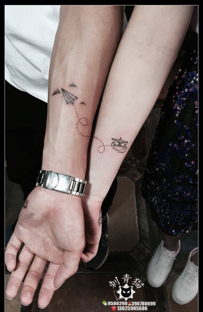 情侣纹身图片_成品手部手臂欧美清新静物点线情侣纹身图案