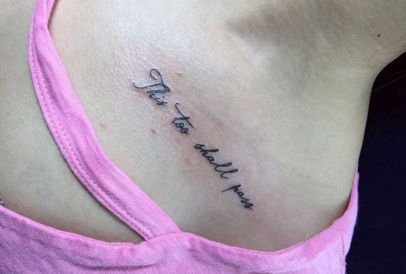 锁骨小英文纹身作品纹身图片