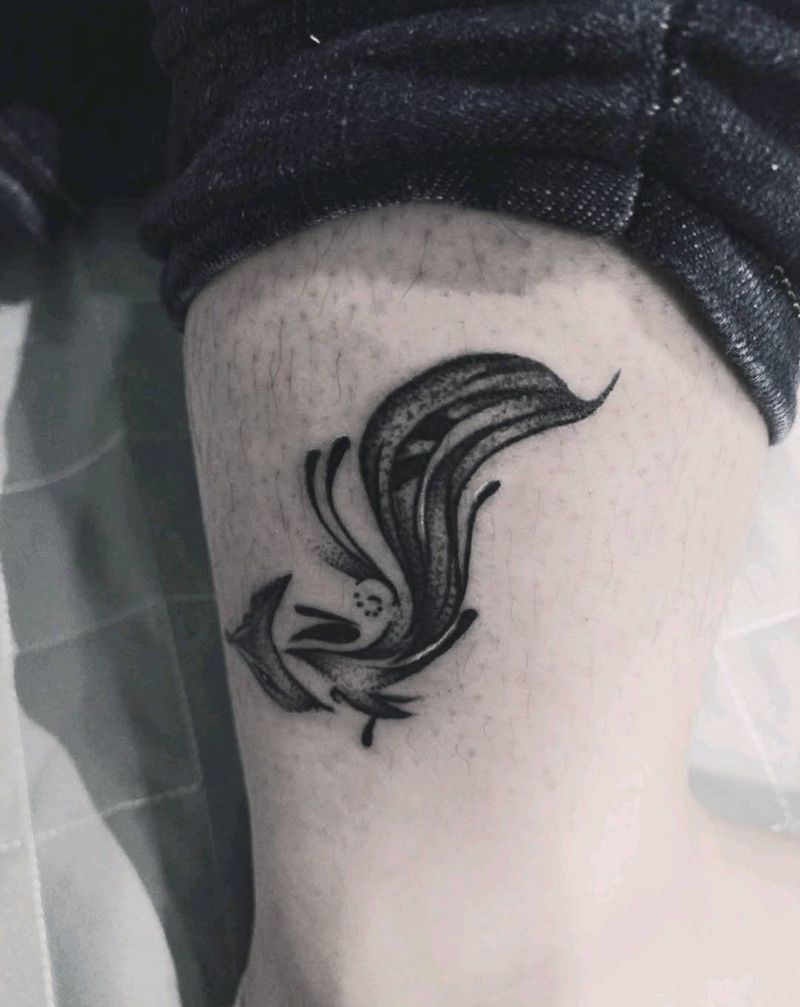 小狐狸纹身图片_腿部点刺小狐狸，纹身图案