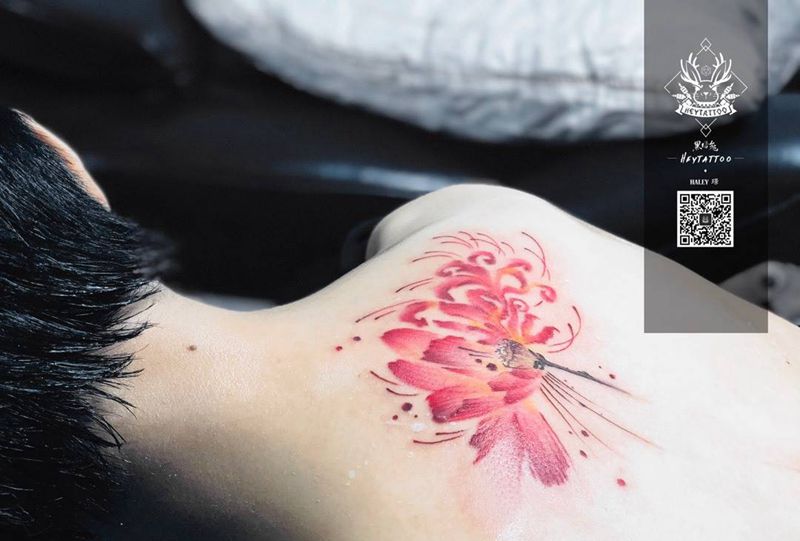 [手稿]彼岸花＋莲纹身图片_背部水彩水墨手稿纹身图案