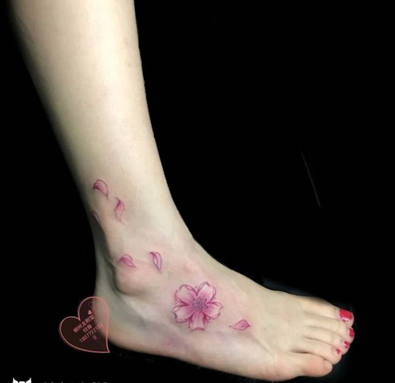 撷芳纹身图片_脚部植物纹身图案