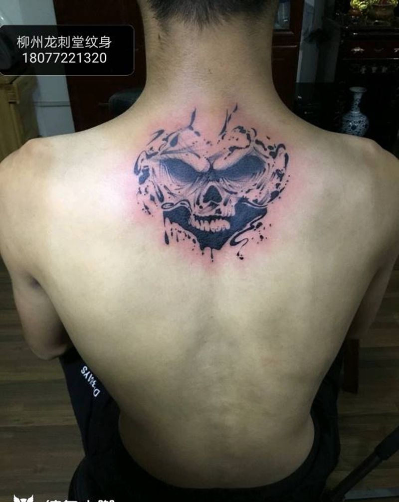 暗黑题材纹身图片_背部骷髅纹身图案