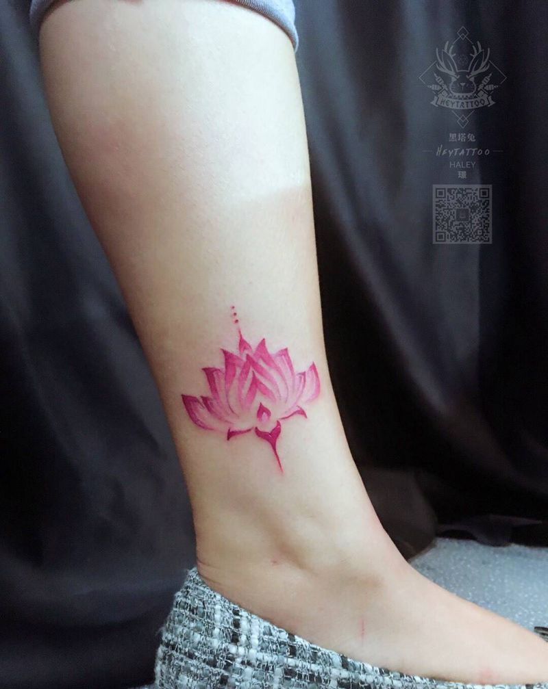 莲花纹身图片_腿部清新植物成品纹身图案