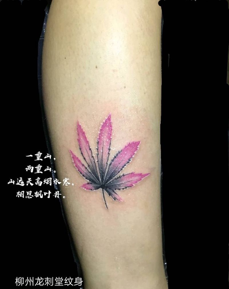 枫叶情纹身图片_腿部植物树叶纹身图案