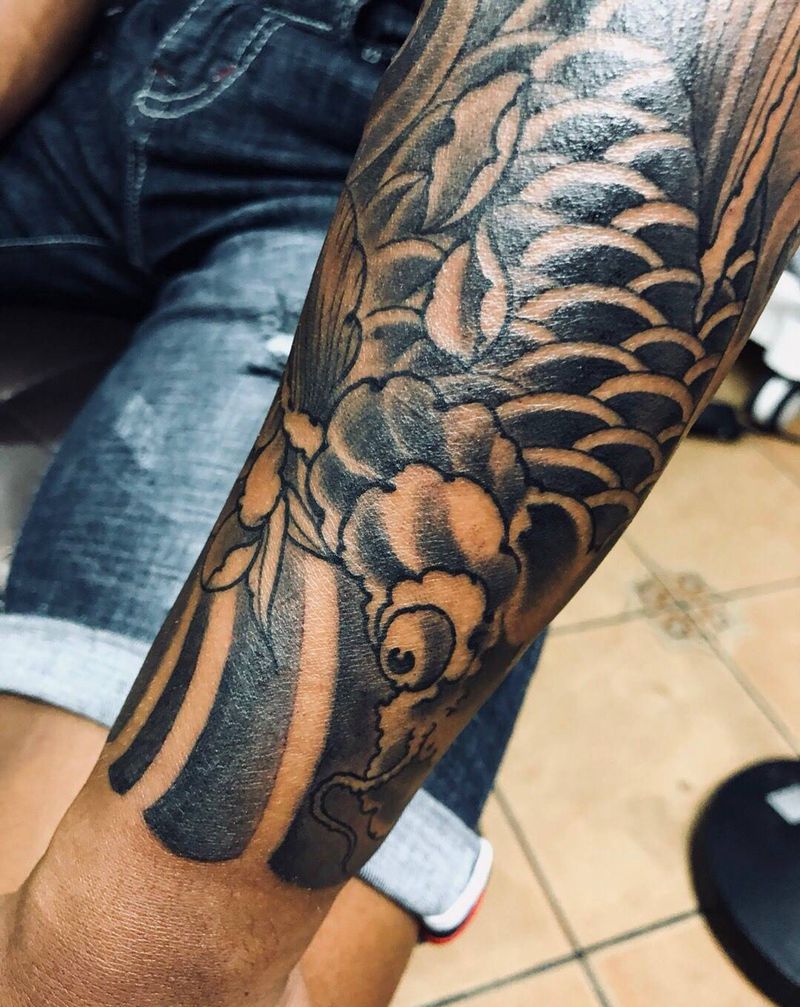 鲤鱼花臂纹身图片