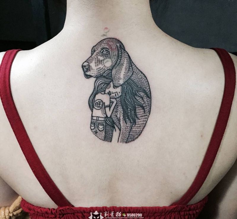 守护纹身图片_背部点刺New School狗狗纹身图案