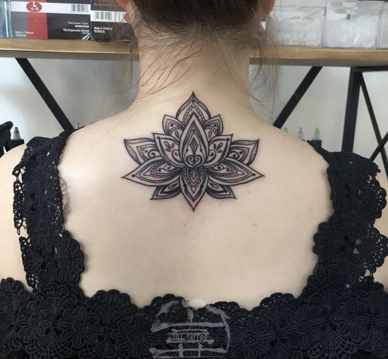 曼陀罗纹身图片_点刺纹身图案