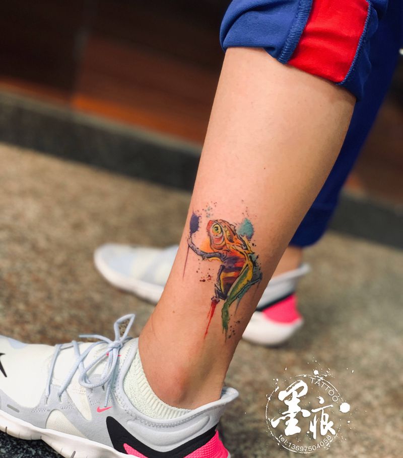 变色龙纹身图片_脚部腿部水彩纹身图案