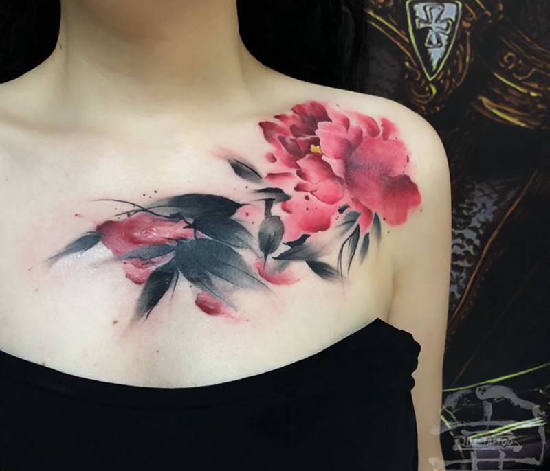 国风牡丹遮盖纹身图片_胸部水墨牡丹纹身图案