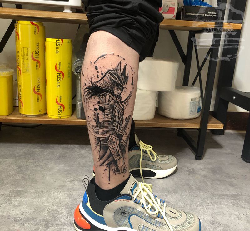 武士纹身图片_腿部水墨纹身图案