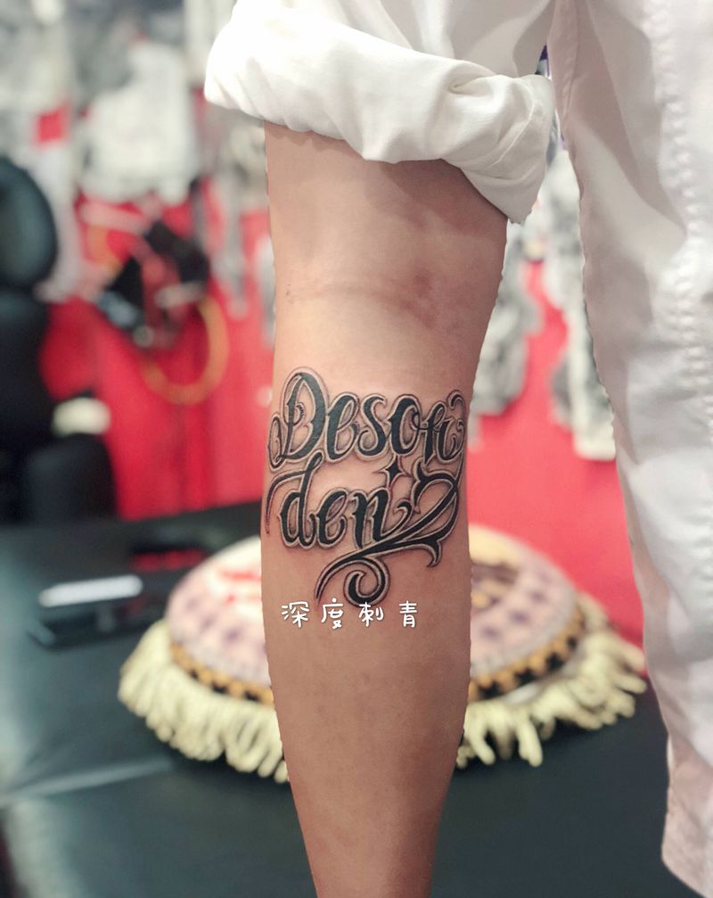 花体原创纹身图片_腿部花体字纹身图案