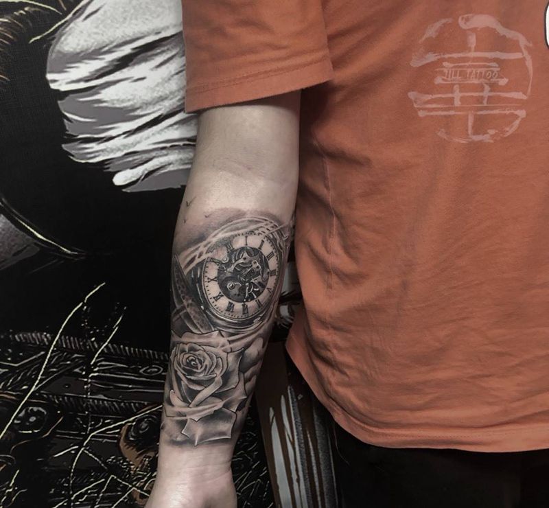 玫瑰加机械表纹身图片