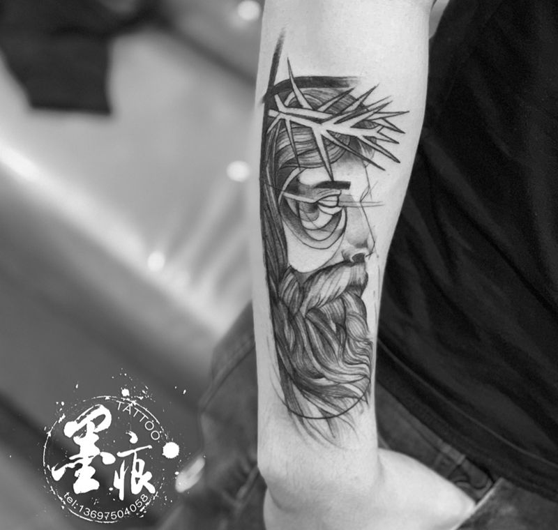 【老头.耶稣】纹身图片_手部手臂欧美写实New School纹身图案