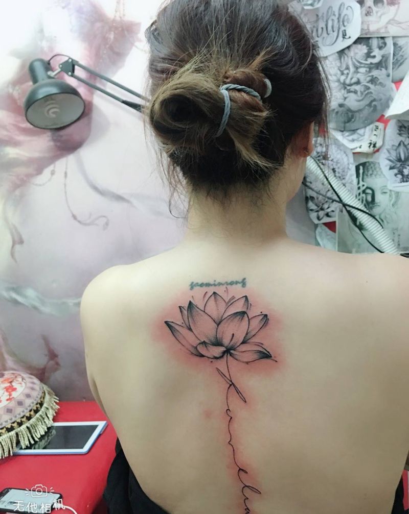 莲花纹身图片