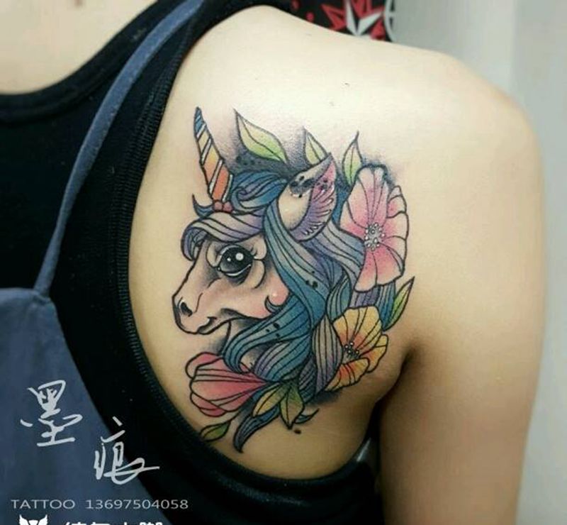 独角兽纹身图片_肩部清新动物成品纹身图案