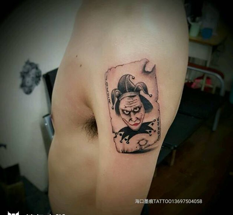 扑克牌。纹身图片_手臂欧美几何人物成品纹身图案