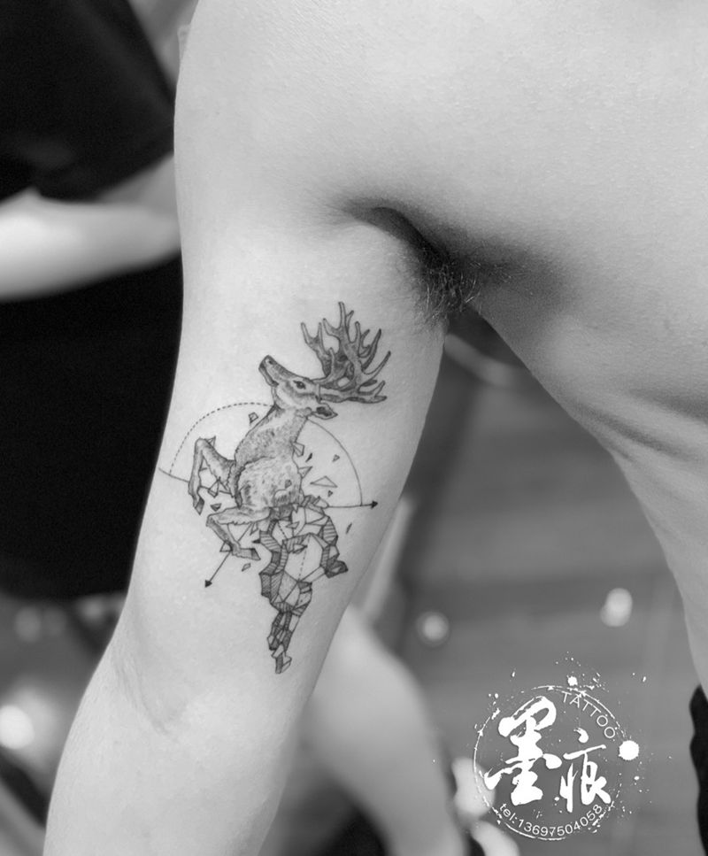 【鹿+几何】纹身图片_手部手臂点刺纹身图案