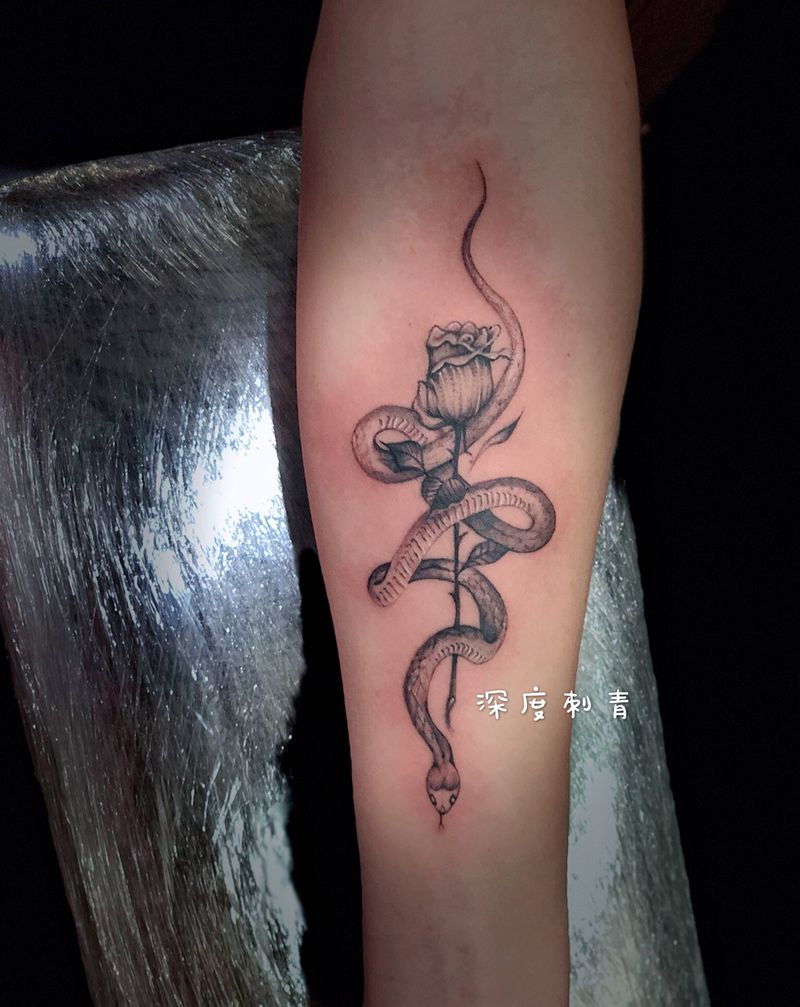 花与蛇纹身图片