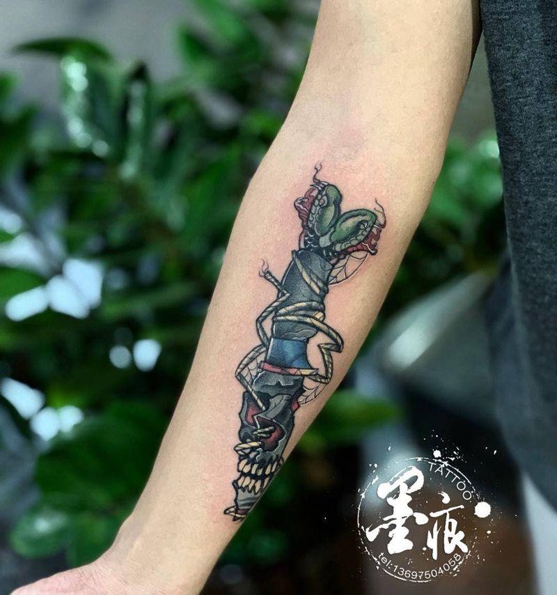 《降魔.匕首》纹身图片_手部New SchoolOld School纹身图案