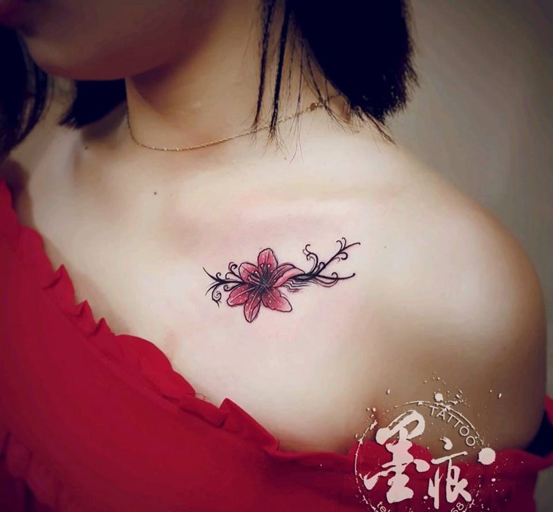 花．锁骨纹身图片_手臂腿部手部欧美清新几何动物静物原创成品纹身图案