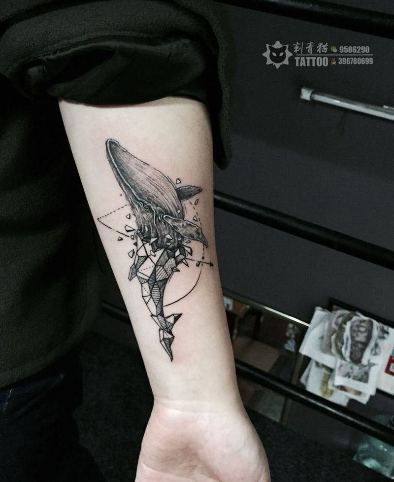 鲸鱼纹身图片_手部手臂点刺几何鲸鱼纹身图案